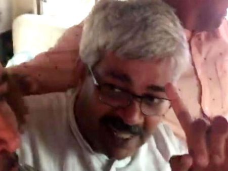 సెక్స్ సీడీ వ్యవహారం.. ఎఫ్‌ఐఆర్‌లో కాంగ్రెస్‌ చీఫ్ పేరు, మంత్రి ఒత్తిడిమేరకేనా?