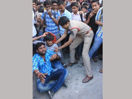 నారాయణ 'ఆడియో టేపు': నవీన్ అరెస్ట్, నోరు విప్పితే లోగుట్టు బయటపడే ఛాన్స్!