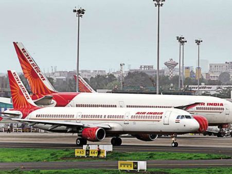 300ఫ్లైట్ల రద్దు: మండిపోయిన టికెట్ల ధరలు, ఢిల్లీ-ముంబై రూ.60వేలు!