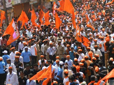 కన్నడ, మరాఠీ చిచ్చు: మహారాష్ట్ర ఎంపీ, ఎమ్మెల్యేతో సహ 13 మంది మీద కేసులు, ఎఫ్ఐఆర్ !