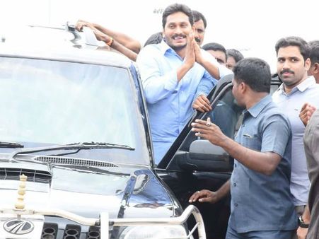 జగన్ పాదయాత్ర,15 మంది టీడీపీలోకి జంప్?: 'రాముడు-రాక్షసుడు, నియంత అధ్యక్షుడైతే'