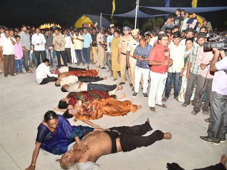 బోటు ప్రమాదం: 17 మందిది ఒంగోలు, ఆ 4 కుటుంబాల్లో విషాదం