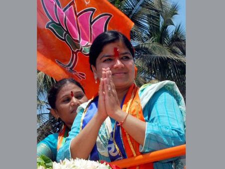 తెలంగాణ బిడ్డను, ఆంధ్రా కోడలిని: కెసిఆర్‌పై పూనమ్ సంచలనం