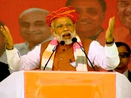 నేను గుజరాత్ కొడుకు: నా తల్లి దగ్గరకు వచ్చి ఆరోపణలు చేస్తారా ? రాహుల్ మీద మోడీ ఫైర్ !