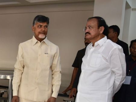 చంద్రబాబుకు నో ఇన్విటేషన్, టిడిపి గుర్రు: వెంకయ్యతో బిజీ