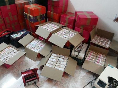 కలకలం: తెలుగు రాష్ట్రాల్లో ఐటి శాఖ దాడులు, వివిధ రంగాల వ్యాపారులే టార్గెట్