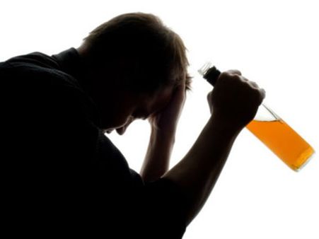 పూటుగా తాగి హోటల్లో గదులు కావాలని చిందులు తొక్కిన ఎమ్మెల్యేలు