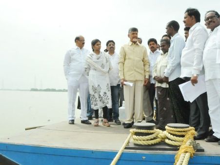 బోటు ప్రమాదంపై బాబు ఇలా: సొంత పార్టీ ఎమ్మెల్యే సంచలనం, గ్యారెంటీ ఇస్తారా అని బీజేపీ