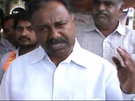 గండ్ర ఎఫెక్ట్: రంగంలోకి కొండా, భూపాలపల్లిలో ఏం జరుగుతోంది?