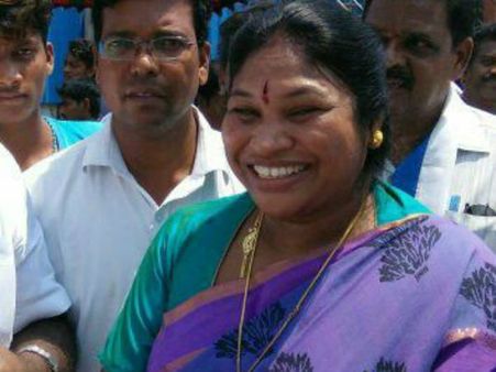 వీడియోపై గిడ్డి ఈశ్వరి తడబాటు: జవాబు దాటవేత