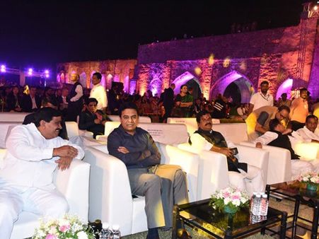 జీఈఎస్ ప్రతినిధులకు గోల్కొండ ఘుమఘుమలు.. మరోవైపు మానుషి చిల్లర్‌కు సన్మానం