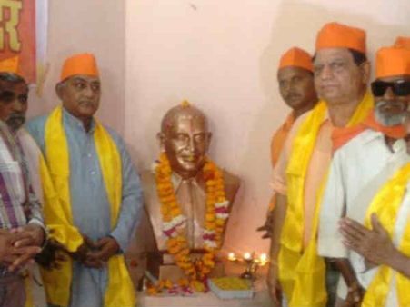 మా స్థలంలో మా డబ్బుతో: నాథూరాం గాడ్సేకు గుడి కట్టిన హిందూ మహాసభ