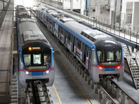 మన మెట్రోదే ఆ రికార్డు: టికెట్ ధరపై కేటీఆర్, అటు టెస్టులు, ఇటు స్పీడ్(పిక్చర్స్)