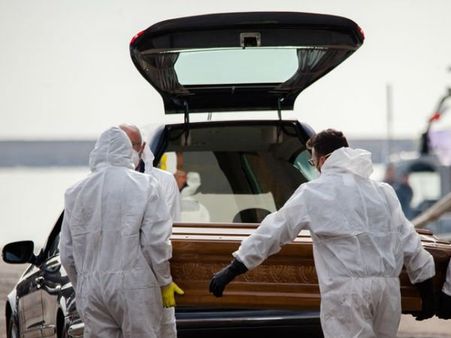 సముద్రంలో 26 మంది అమ్మాయిల మృతదేహాలు, లైంగికంగా వేధిస్తారని..