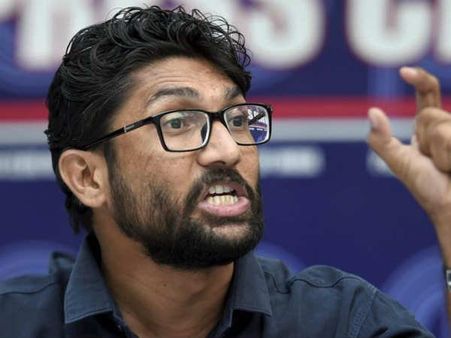 గుజరాత్ ఎన్నికల్లో స్వతంత్ర అభ్యర్థిగా జిగ్నేష్ మేవాని: 'బీజేపీ నియంత్రుత్వంపై ప్రజా యుద్దం'