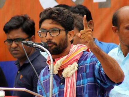 స్వతంత్ర్య అభ్యర్థిగా జిగ్నేశ్.. కాంగ్రెస్, ఆప్ మద్దతు