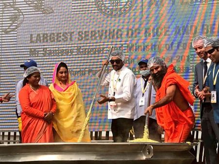 వరల్డ్ ఫుడ్ ఇండియా: ఇది 800కేజీల గిన్నిస్ రికార్డ్ కిచిడీ(పిక్చర్స్)