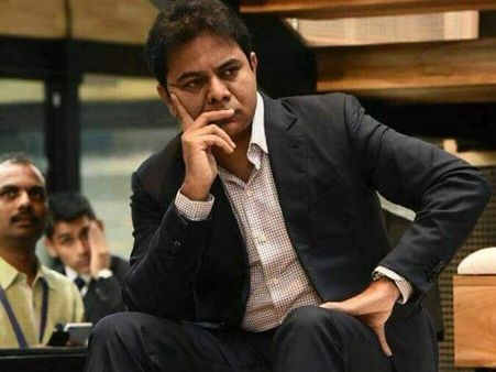 ఐడియాలు పురుషుల అబ్బ సొత్తు కాదు!: ఇవాంకా-చందాకొచ్చర్ మధ్యలో కేటీఆర్