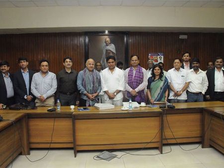 హైదరాబాద్! ఢిల్లీలా కాదు: టీ అసెంబ్లీకి ఢిల్లీ డిప్యూటీ సీఎం, ప్రశంసలు