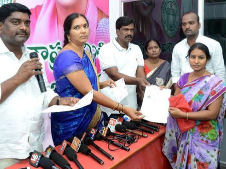 డిప్యూటీ స్పీకర్ పద్మా దేవేందర్ కుడిభుజమంటే హడల్ మరి? యధేచ్ఛగా గిరిజన భూ కబ్జా