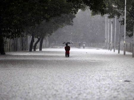 వాయుగుండం ముప్పు: కోస్తా, ఉత్తరాంధ్రకు భారీ వర్షాలు, హెచ్చరిక