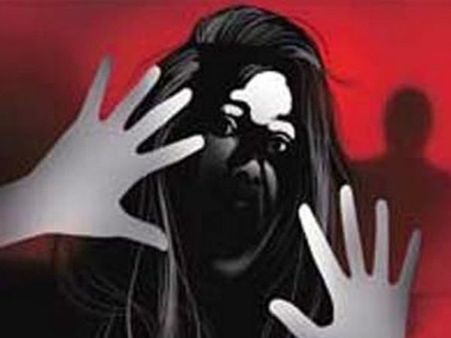 భర్తతో చనువుగా ఉంటుందని వేడినీళ్ళు పోసింది, చివరికిలా..