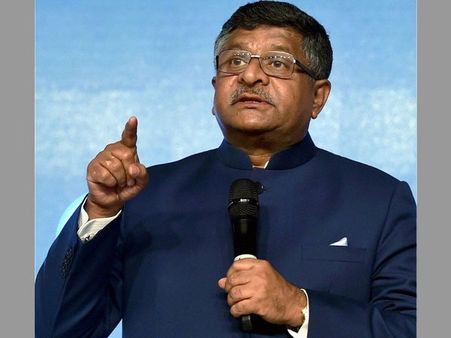 నోట్లరద్దు వల్ల వ్యభిచారం తగ్గింది: కేంద్రమంత్రి రవిశంకర ప్రసాద్