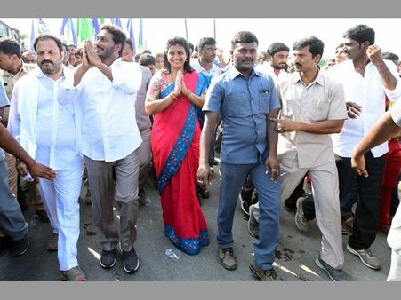 మహిళా సదస్సులో వరాలు: రోజా-జగన్‌కు గట్టి షాకిచ్చిన పోలీసులు, ఇదీ అసలు విషయం!