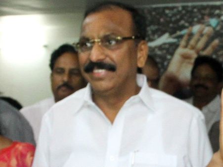 శిల్పా సోదరులకు బాబు ప్రభుత్వం షాక్, 'జగన్ పాదయాత్ర టైంలో ఎందుకు, ఫిర్యాదు చేస్తాం'