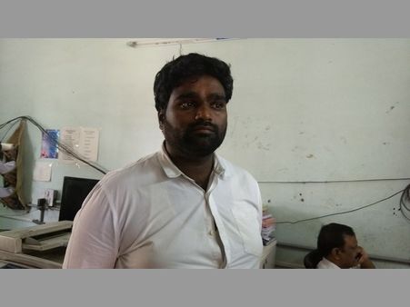 టీఆర్ఎస్ నేత లీలలు: నందినికి మూడో యువతి పేరెంట్స్ అండ, 'కూతురిని లోబర్చుకున్నాడు'