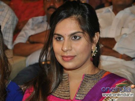 ఇవాంక వెనక ఉపాసన: క్లిప్పింగ్స్ పంపిన చిరంజీవి, చెర్రీ