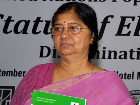 ఏకంగా మహిళా మంత్రి బ్యాగే కొట్టేశారు: క్యాష్, ఫోన్, ఐడీ కార్డు సహా..