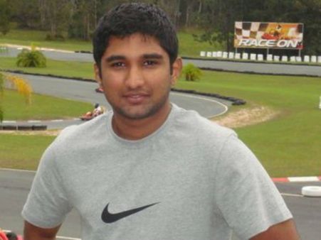 శశికళకు మరో షాక్: జయ టీవీ ఎండీ ఇంటిలో మూడు రివాల్వర్లు సీజ్, అక్రమ ఆయుధాలు !