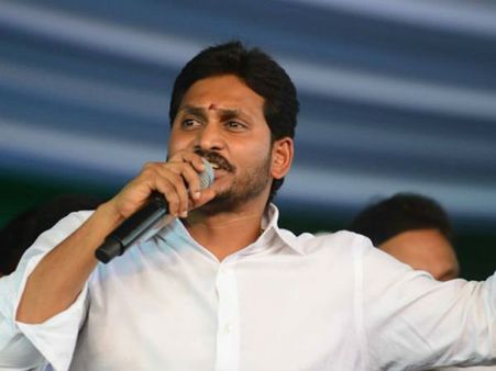 కృష్ణా వైఎస్ఆర్ కాంగ్రెస్ పార్టీలో నిస్తేజం: బెజవాడ బరిలో ఆదిశేషగిరిరావు