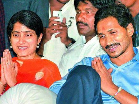 అదే నిజమైతే 'భారతి' మాటేమిటి: పాదయాత్ర, జగన్‌కు దిమ్మతిరిగే ప్రశ్నలు!