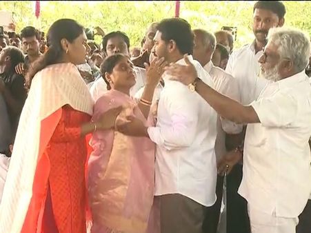 2పేజీల మేనిఫెస్టో, 2024లో ప్రజలముందుకు: బాబుపై జగన్ నిప్పులు, షర్మిల ఆప్యాయంగా