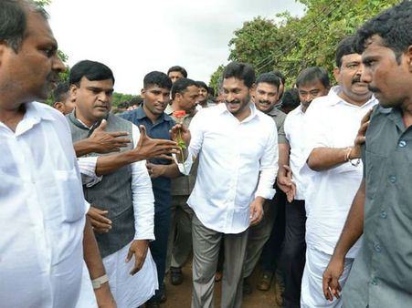 ఎలా గెలుస్తావో చూస్తా, ఇంకా నయం బాబు ఇంగ్లీష్ సినిమాలు చూడట్లేదు: జగన్ నోట సెక్స్ రాకెట్