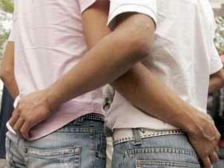 హాస్టల్లో ఉన్నప్పటి నుంచే!: అక్కడ కూడా 'దుస్తులు విప్పేసి', 'గే' భర్త గురించి మరో నిజం