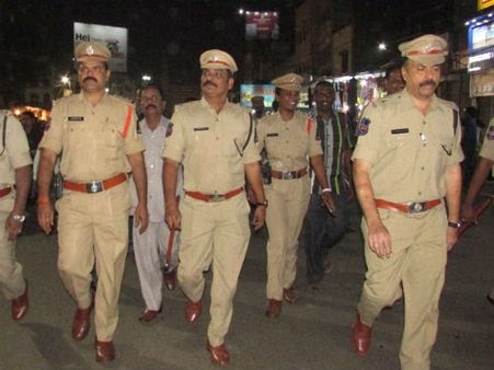 బ్లాక్ డే ఎఫెక్ట్: పాతబస్తీలో భారీ బందోబస్తు