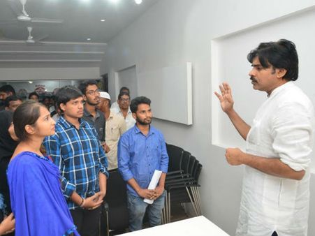 అంతవరకూ అండగా ఉంటా: పవన్, కృతజ్ఞతలంటూ ఫాతిమా విద్యార్థులు