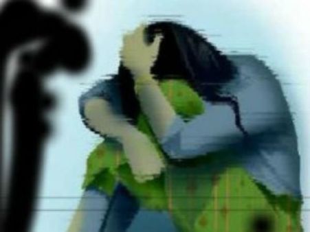 భార్య సహయంతో కోడలిపై అత్యాచారం: బిడ్డకు జన్మనిచ్చిన కోడలు, డిఎన్ఏ పరీక్షతో ఇలా..