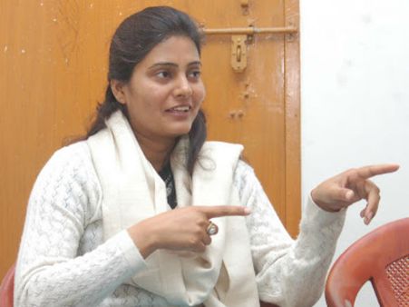 అదుపుతప్పిన కాన్వాయ్, కేంద్రమంత్రి అనుప్రియాకు గాయాలు