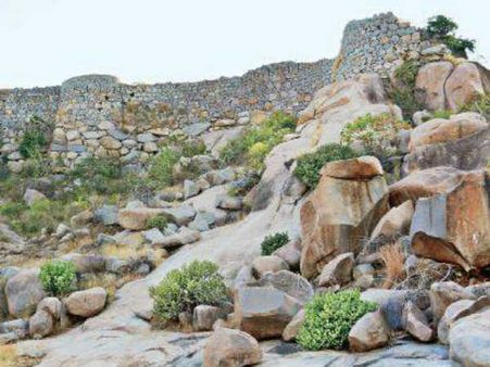 కాదు మేమే అసలైన వారసులం...చెన్నంపల్లికోట వ్యవహారంలో ట్విస్ట్ మీద ట్విస్ట్