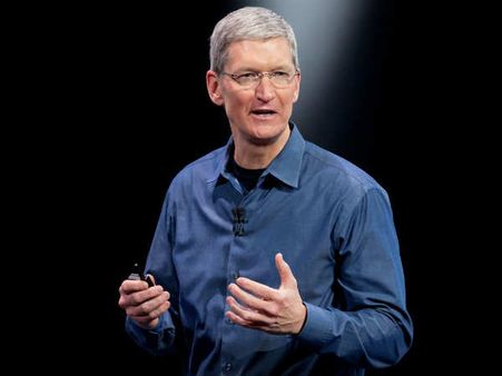 ఆపిల్ సిఈవో టిమ్ కుక్‌కు భారీగా వేతనం, ప్రైవేట్ విమానంలోనే ప్రయాణం