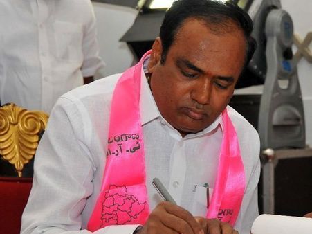 కేసీఆర్ సంచలనం: ఎమ్మెల్సీ భూపతిరెడ్డిపై వేటు!, హెచ్చరికలు