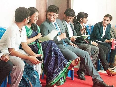 షాక్ తింటున్న బీటెక్ విద్యార్థులు: ఎందుకిలా?, టాప్ కాలేజీల్లోను ఇలాంటి పరిస్థితా?..