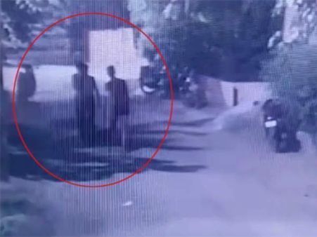 ఎంత జుగుప్స చేస్తారంటే?: ఇదీ 'చెడ్డీ' గ్యాంగ్ చరిత్ర.. నడుముకు చెప్పులు కట్టుకుని వెళ్తారు..