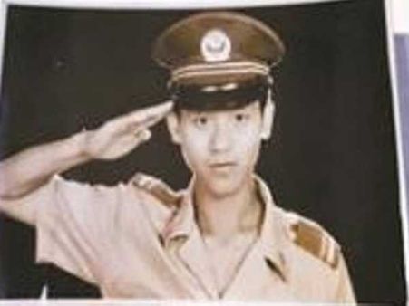 11వ అంతస్తు నుంచి దూకేసిన మహిళ.. పట్టుకుందామని ప్రయత్నించి...