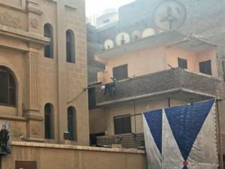 ఈజిప్టు చర్చిలో ఉగ్రదాడి: 10 మంది మృతి.. ఐఎస్ పనేనా?