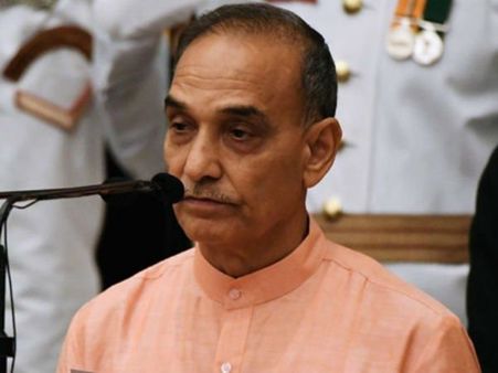 గుంతలో చితాభస్మం.. పైన ఓ మొక్క, గంగలో కలపొద్దు.. కేంద్రమంత్రి వివాదాస్పద వ్యాఖ్యలు